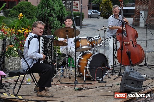 Zdjęcie w galerii na portalu naszraciborz.pl: Klasyka, folk i jazz przed burzą wiadomości z regionu