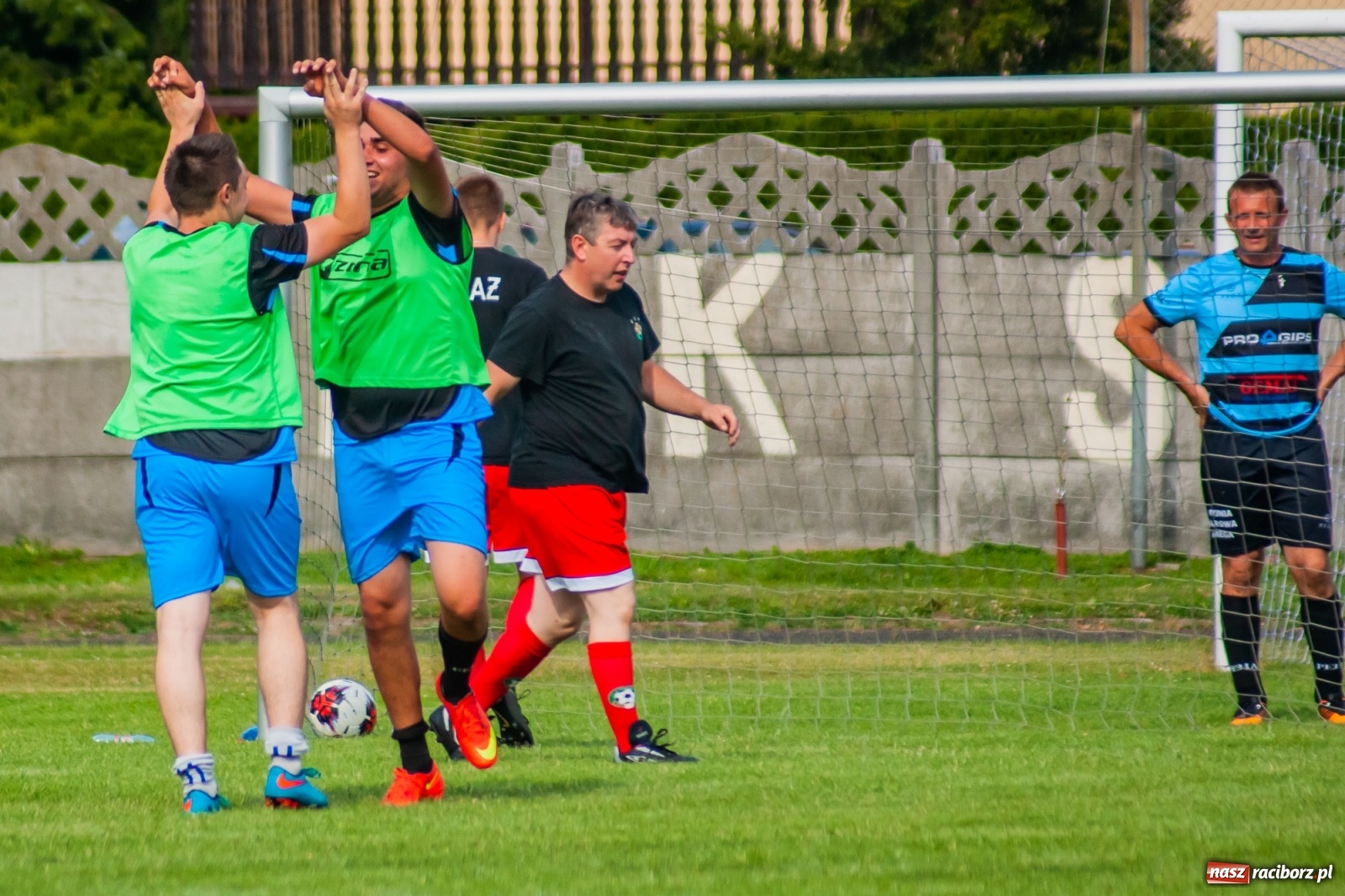 Zdjęcie w galerii na portalu naszraciborz.pl: Perfekt Home z pucharem sołtysa. Safer zdetronizowany [FOTO i WIDEO] wiadomości z regionu