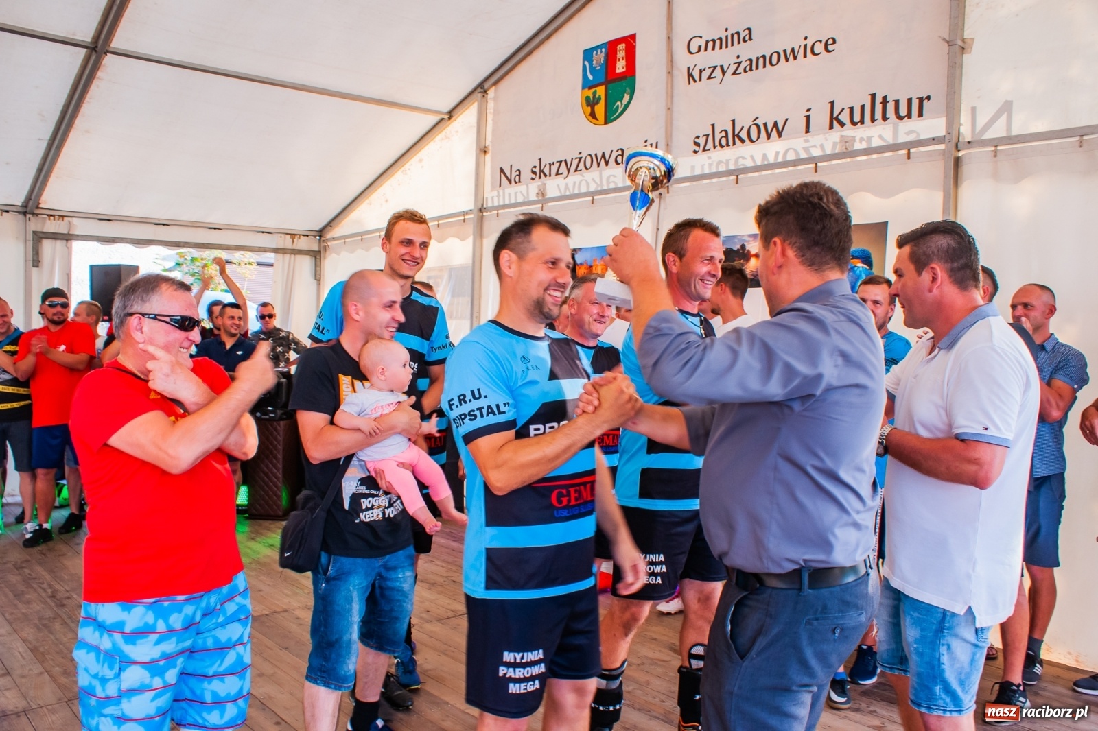 Zdjęcie w galerii na portalu naszraciborz.pl: Perfekt Home z pucharem sołtysa. Safer zdetronizowany [FOTO i WIDEO] wiadomości z regionu