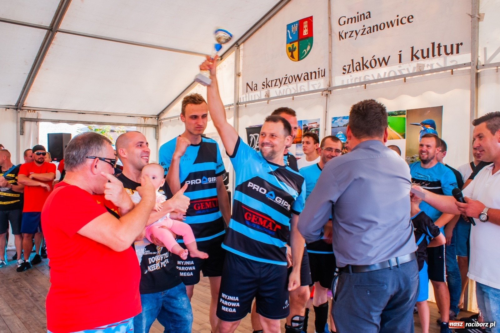 Zdjęcie w galerii na portalu naszraciborz.pl: Perfekt Home z pucharem sołtysa. Safer zdetronizowany [FOTO i WIDEO] wiadomości z regionu