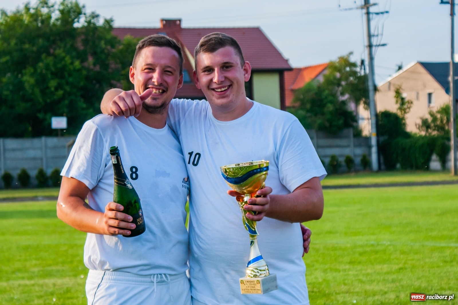 Zdjęcie w galerii na portalu naszraciborz.pl: Perfekt Home z pucharem sołtysa. Safer zdetronizowany [FOTO i WIDEO] wiadomości z regionu