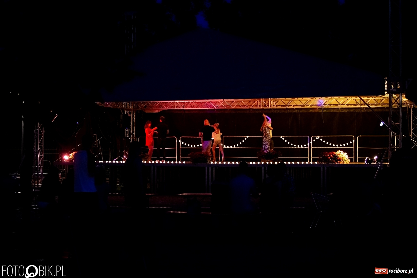 Zdjęcie w galerii na portalu naszraciborz.pl: Salsoteka na Zamku Piastowskim wiadomości z regionu