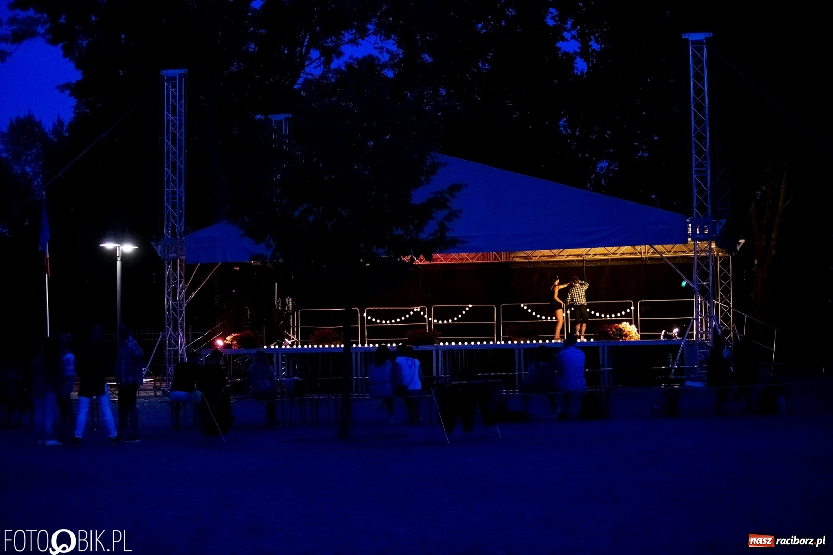 Zdjęcie w galerii na portalu naszraciborz.pl: Salsoteka na Zamku Piastowskim wiadomości z regionu