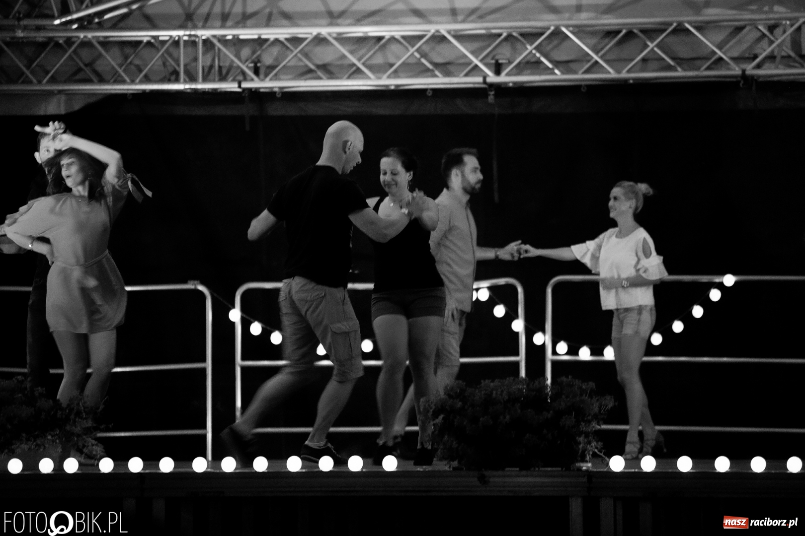 Zdjęcie w galerii na portalu naszraciborz.pl: Salsoteka na Zamku Piastowskim wiadomości z regionu