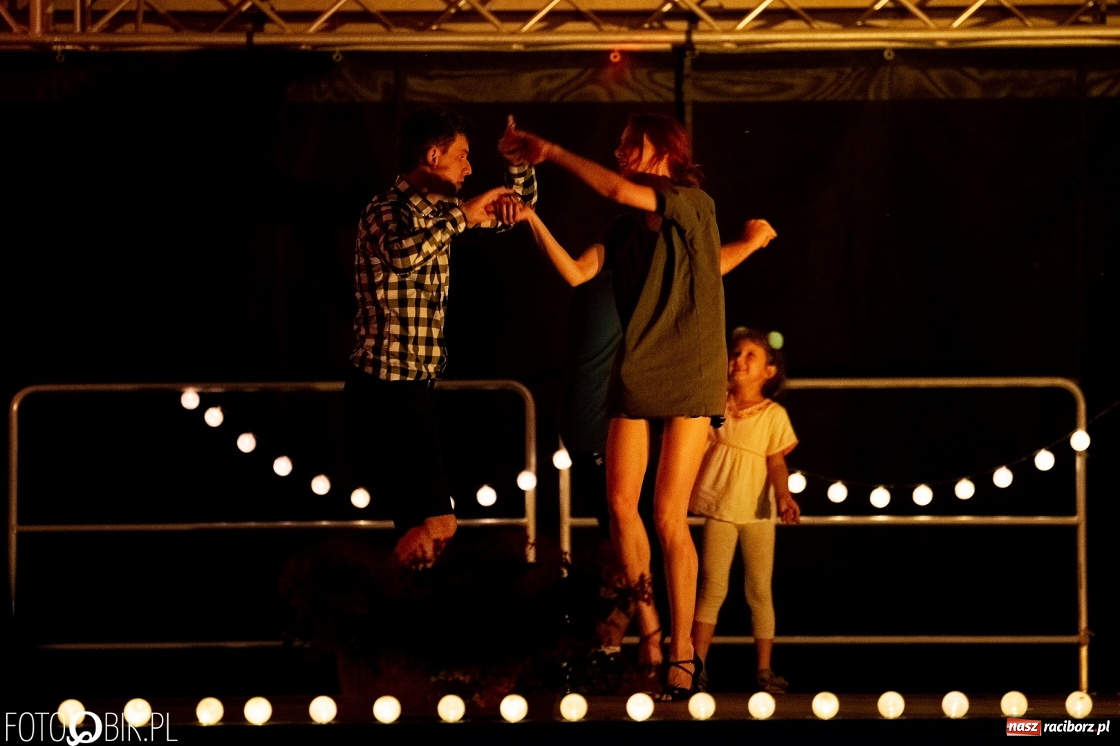 Zdjęcie w galerii na portalu naszraciborz.pl: Salsoteka na Zamku Piastowskim wiadomości z regionu