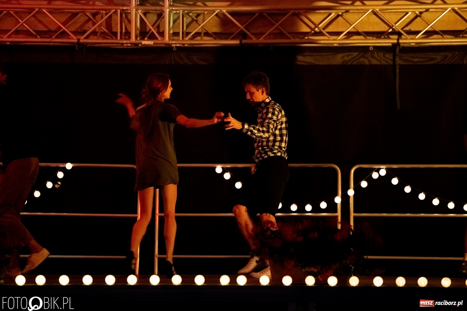 Zdjęcie w galerii na portalu naszraciborz.pl: Salsoteka na Zamku Piastowskim wiadomości z regionu