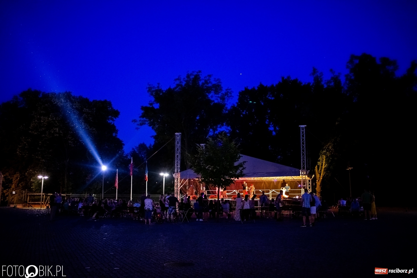 Zdjęcie w galerii na portalu naszraciborz.pl: Salsoteka na Zamku Piastowskim wiadomości z regionu