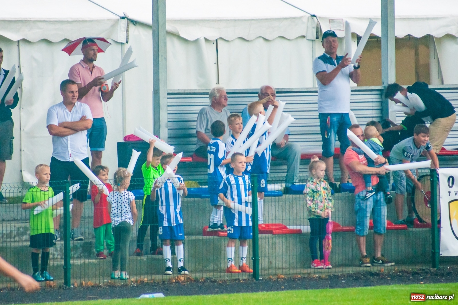 Zdjęcie w galerii na portalu naszraciborz.pl: Kobiece starcie w Tworkowie atrakcją drugiego dnia festynu rodzinnego [FOTO i WIDEO] wiadomości z regionu