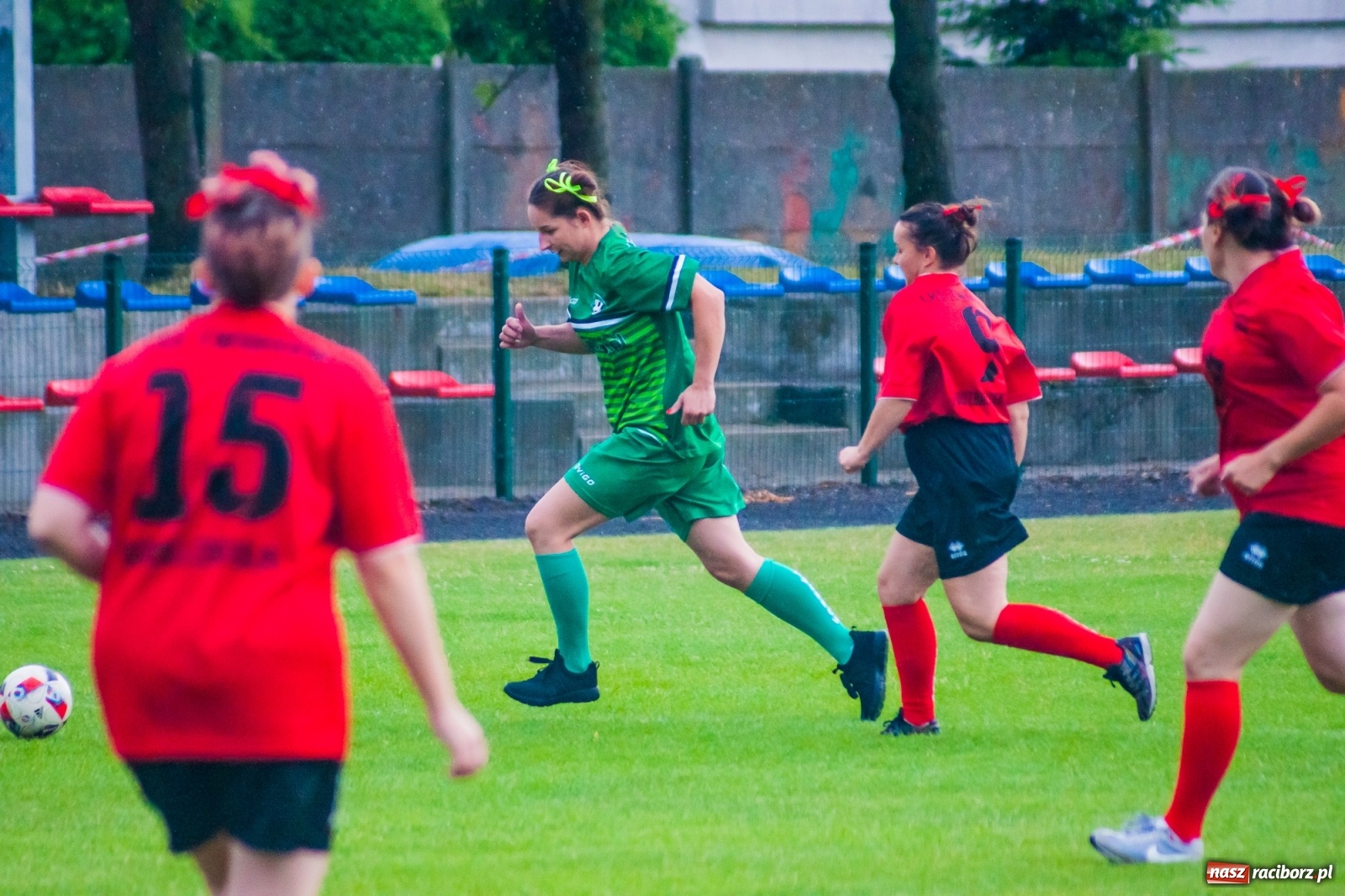 Zdjęcie w galerii na portalu naszraciborz.pl: Kobiece starcie w Tworkowie atrakcją drugiego dnia festynu rodzinnego [FOTO i WIDEO] wiadomości z regionu