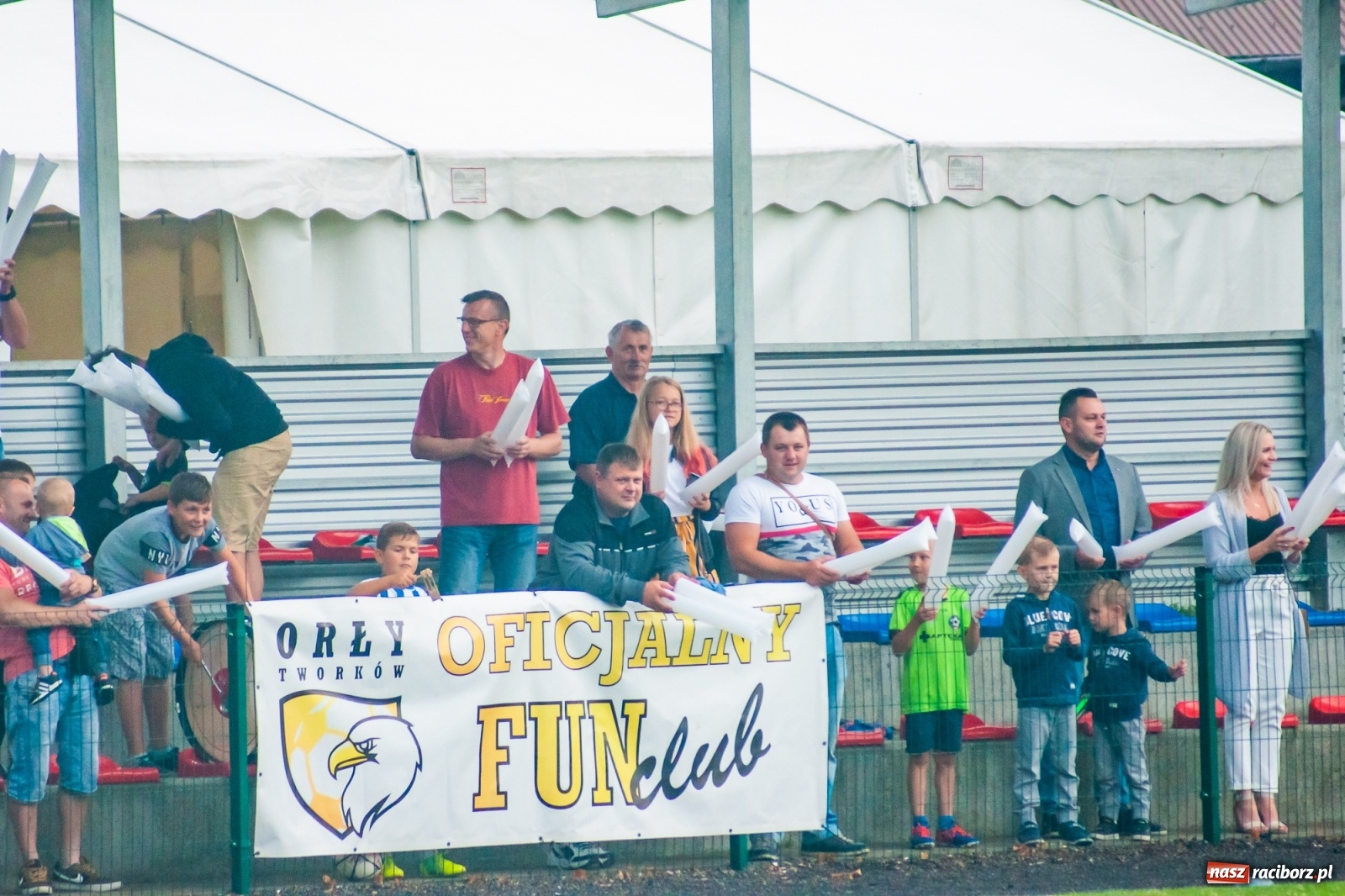 Zdjęcie w galerii na portalu naszraciborz.pl: Kobiece starcie w Tworkowie atrakcją drugiego dnia festynu rodzinnego [FOTO i WIDEO] wiadomości z regionu