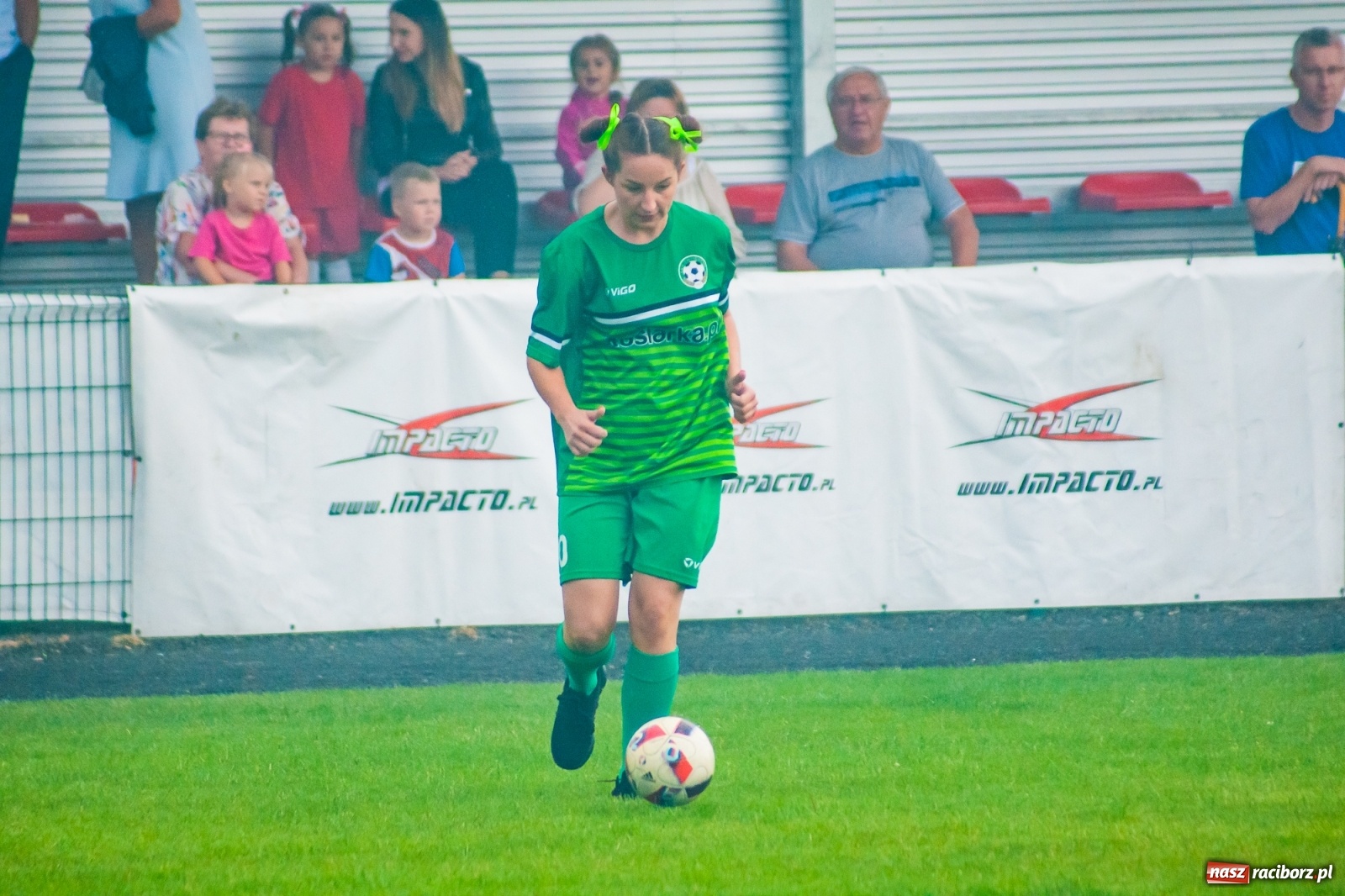 Zdjęcie w galerii na portalu naszraciborz.pl: Kobiece starcie w Tworkowie atrakcją drugiego dnia festynu rodzinnego [FOTO i WIDEO] wiadomości z regionu