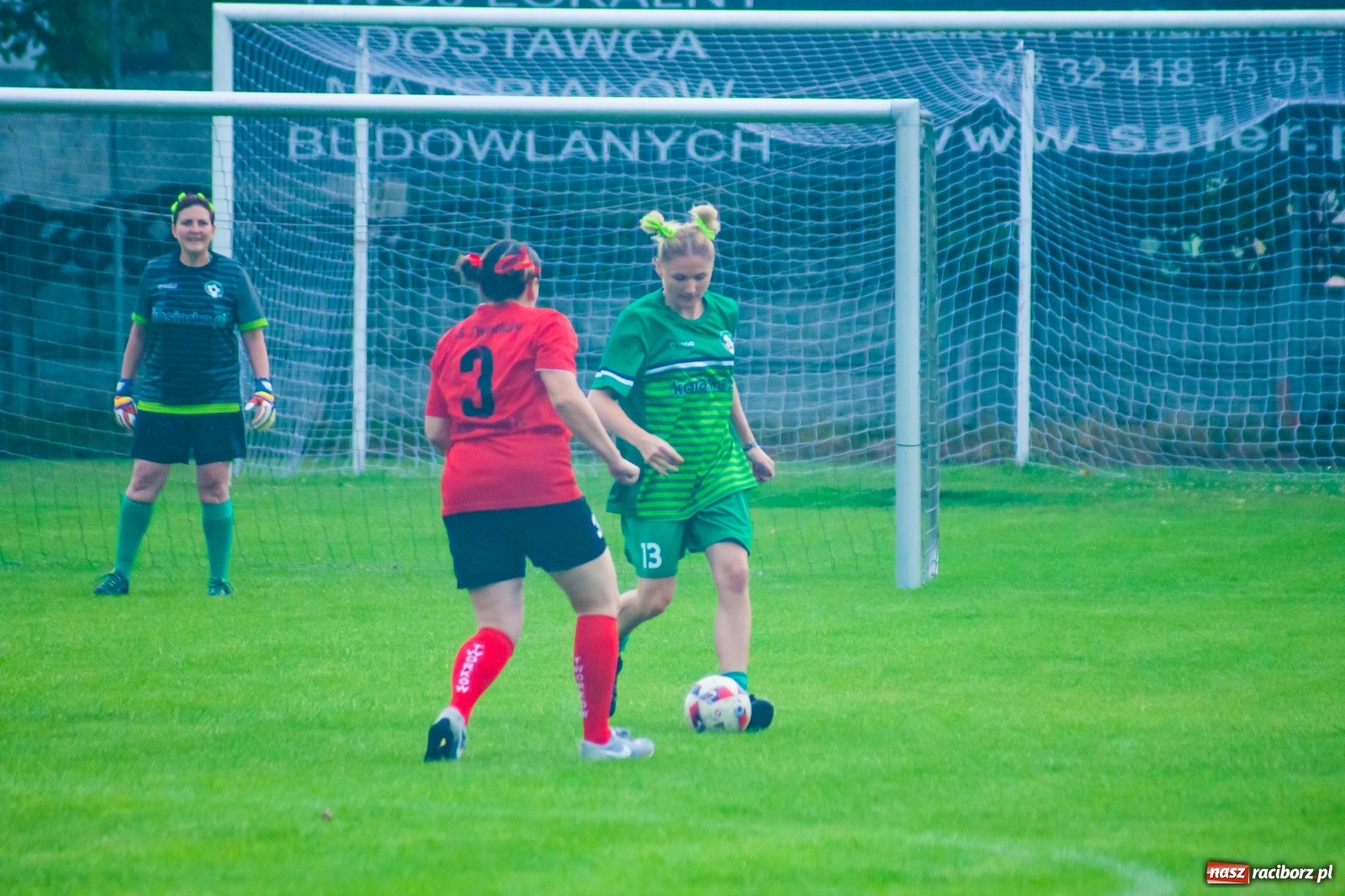 Zdjęcie w galerii na portalu naszraciborz.pl: Kobiece starcie w Tworkowie atrakcją drugiego dnia festynu rodzinnego [FOTO i WIDEO] wiadomości z regionu