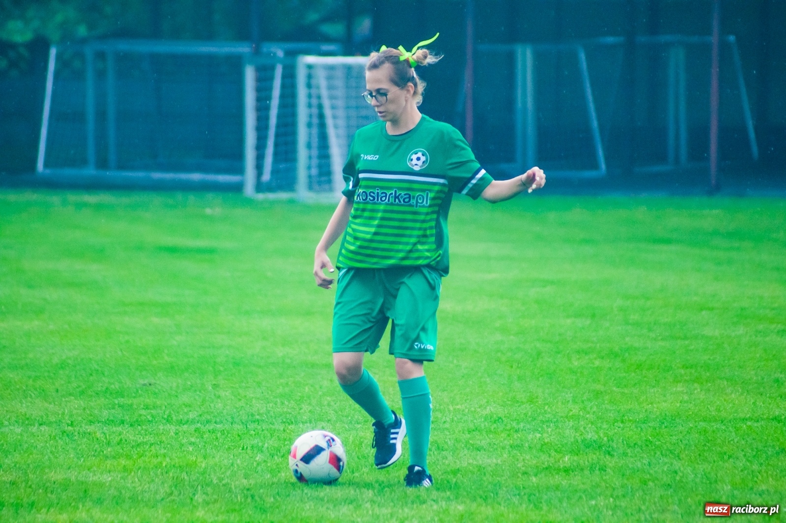 Zdjęcie w galerii na portalu naszraciborz.pl: Kobiece starcie w Tworkowie atrakcją drugiego dnia festynu rodzinnego [FOTO i WIDEO] wiadomości z regionu