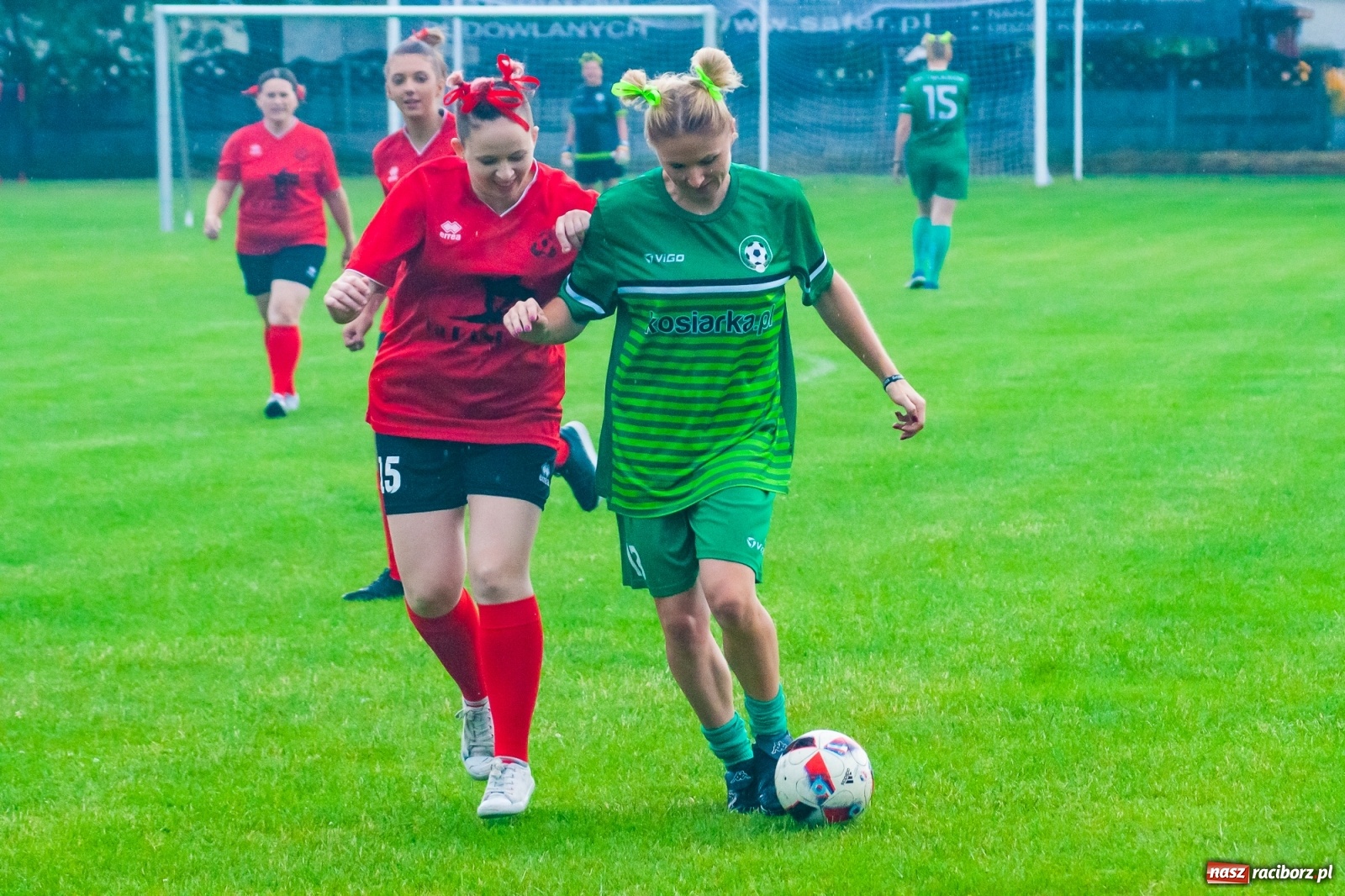 Zdjęcie w galerii na portalu naszraciborz.pl: Kobiece starcie w Tworkowie atrakcją drugiego dnia festynu rodzinnego [FOTO i WIDEO] wiadomości z regionu