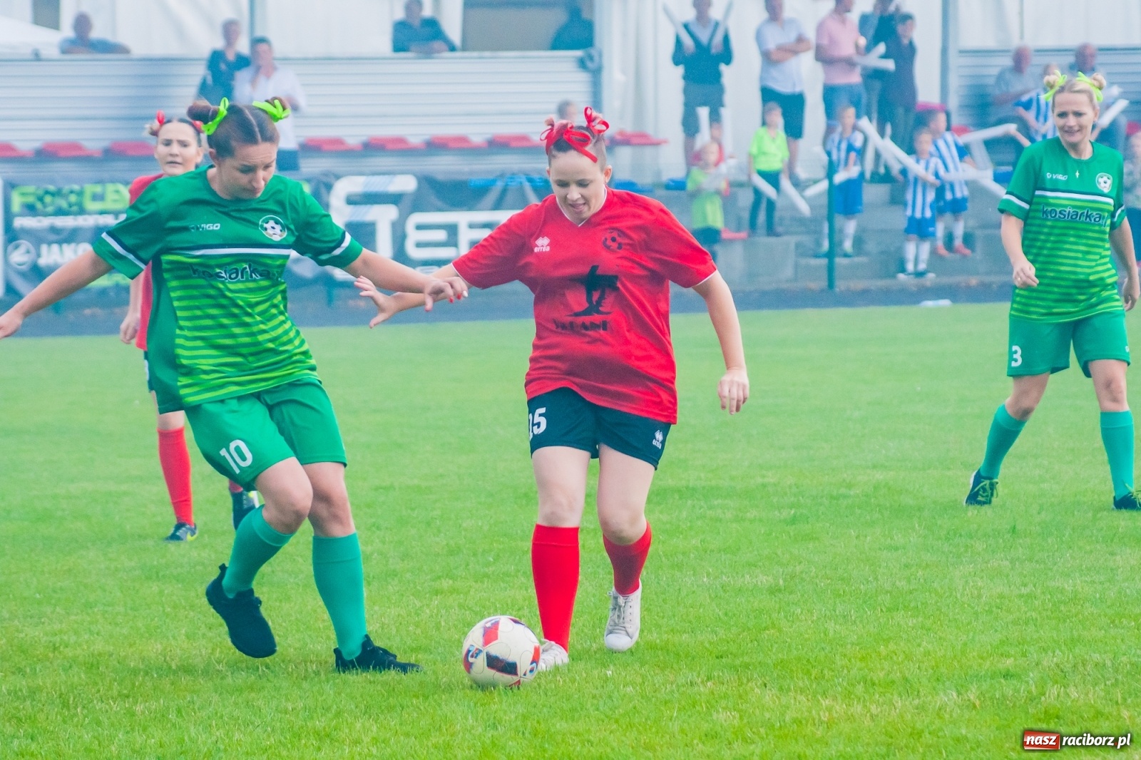 Zdjęcie w galerii na portalu naszraciborz.pl: Kobiece starcie w Tworkowie atrakcją drugiego dnia festynu rodzinnego [FOTO i WIDEO] wiadomości z regionu