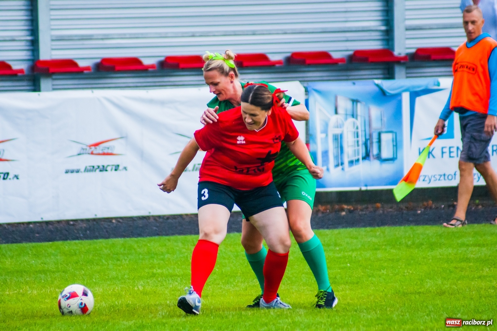 Zdjęcie w galerii na portalu naszraciborz.pl: Kobiece starcie w Tworkowie atrakcją drugiego dnia festynu rodzinnego [FOTO i WIDEO] wiadomości z regionu