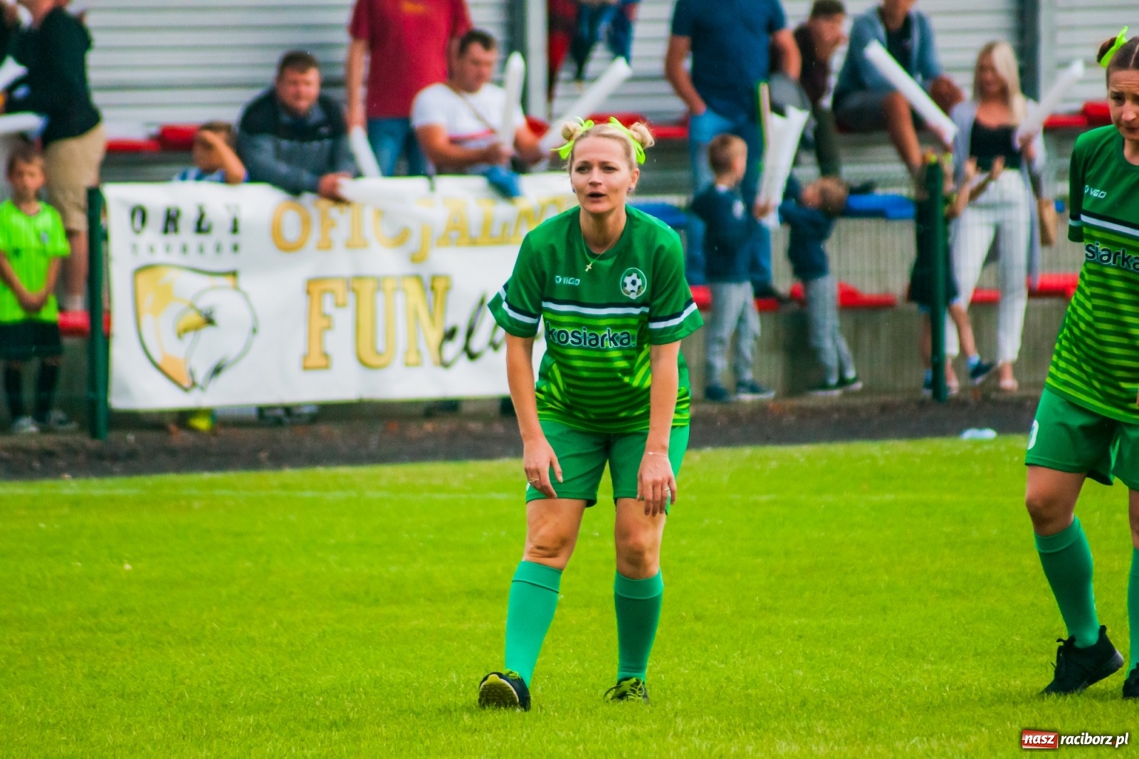 Zdjęcie w galerii na portalu naszraciborz.pl: Kobiece starcie w Tworkowie atrakcją drugiego dnia festynu rodzinnego [FOTO i WIDEO] wiadomości z regionu