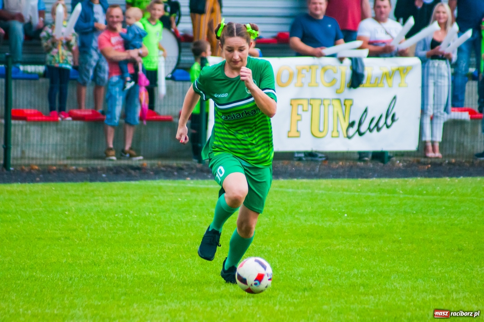 Zdjęcie w galerii na portalu naszraciborz.pl: Kobiece starcie w Tworkowie atrakcją drugiego dnia festynu rodzinnego [FOTO i WIDEO] wiadomości z regionu