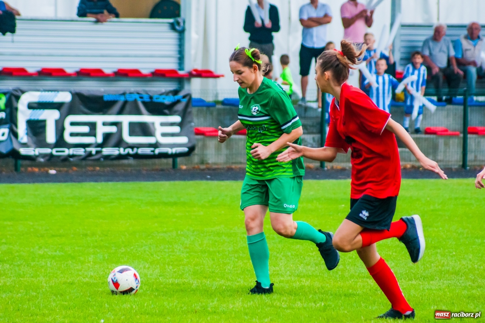 Zdjęcie w galerii na portalu naszraciborz.pl: Kobiece starcie w Tworkowie atrakcją drugiego dnia festynu rodzinnego [FOTO i WIDEO] wiadomości z regionu