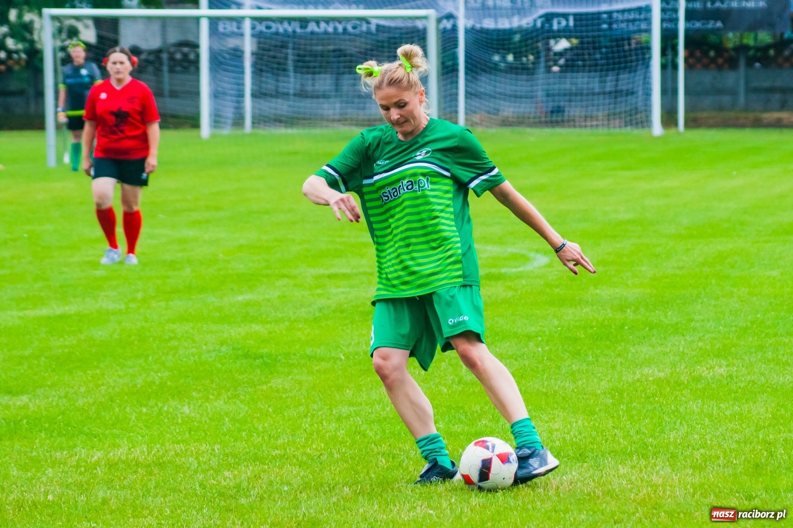 Zdjęcie w galerii na portalu naszraciborz.pl: Kobiece starcie w Tworkowie atrakcją drugiego dnia festynu rodzinnego [FOTO i WIDEO] wiadomości z regionu