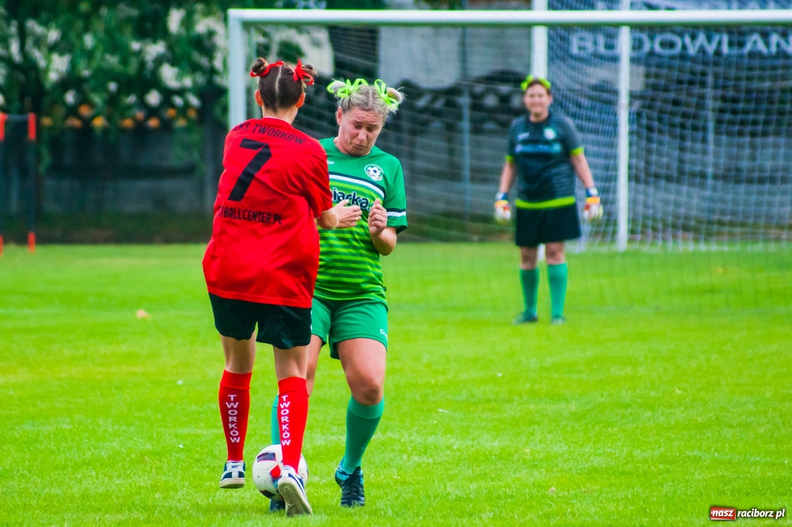 Zdjęcie w galerii na portalu naszraciborz.pl: Kobiece starcie w Tworkowie atrakcją drugiego dnia festynu rodzinnego [FOTO i WIDEO] wiadomości z regionu