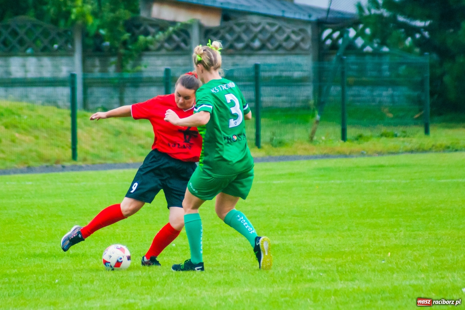 Zdjęcie w galerii na portalu naszraciborz.pl: Kobiece starcie w Tworkowie atrakcją drugiego dnia festynu rodzinnego [FOTO i WIDEO] wiadomości z regionu