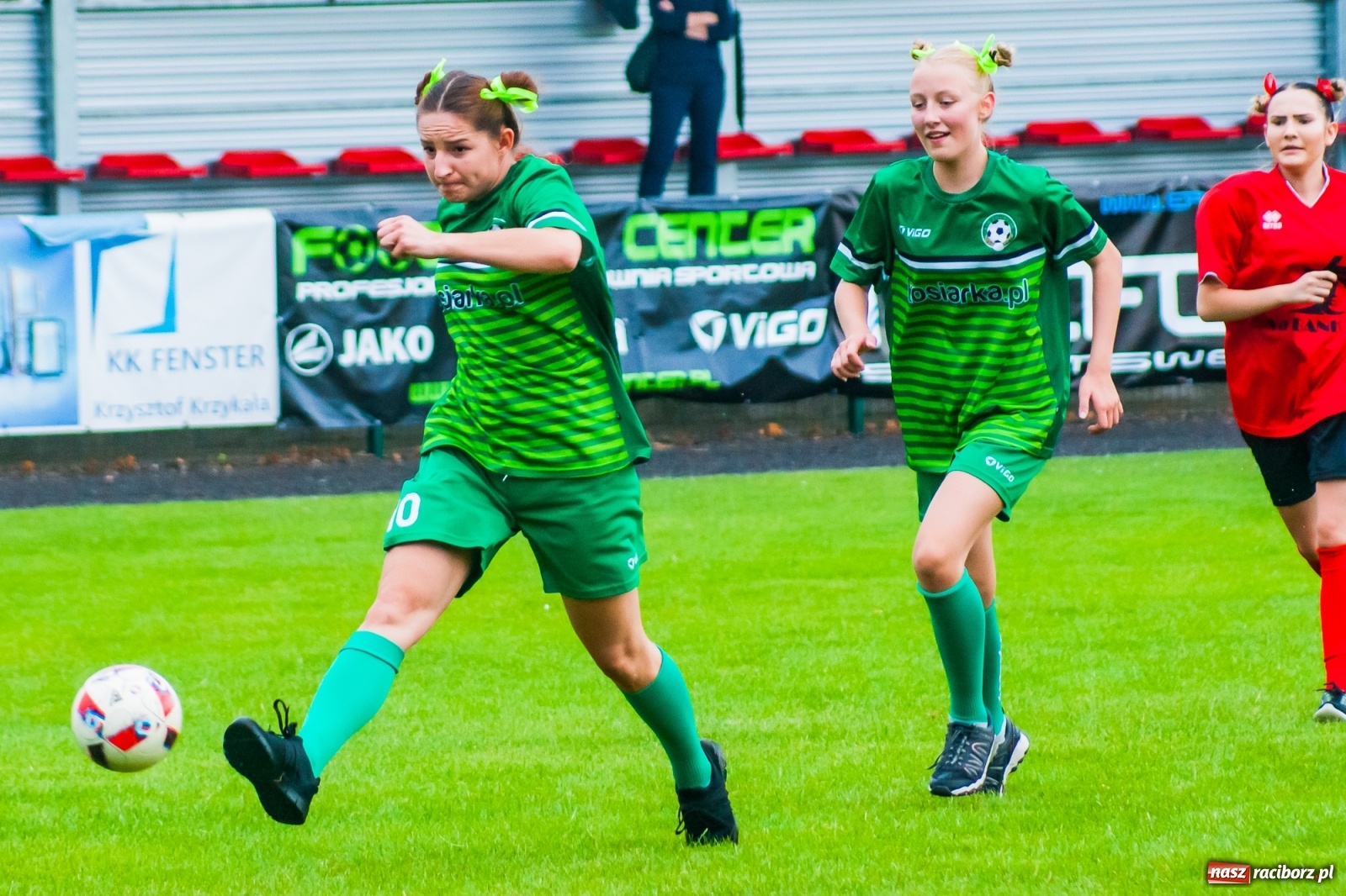 Zdjęcie w galerii na portalu naszraciborz.pl: Kobiece starcie w Tworkowie atrakcją drugiego dnia festynu rodzinnego [FOTO i WIDEO] wiadomości z regionu