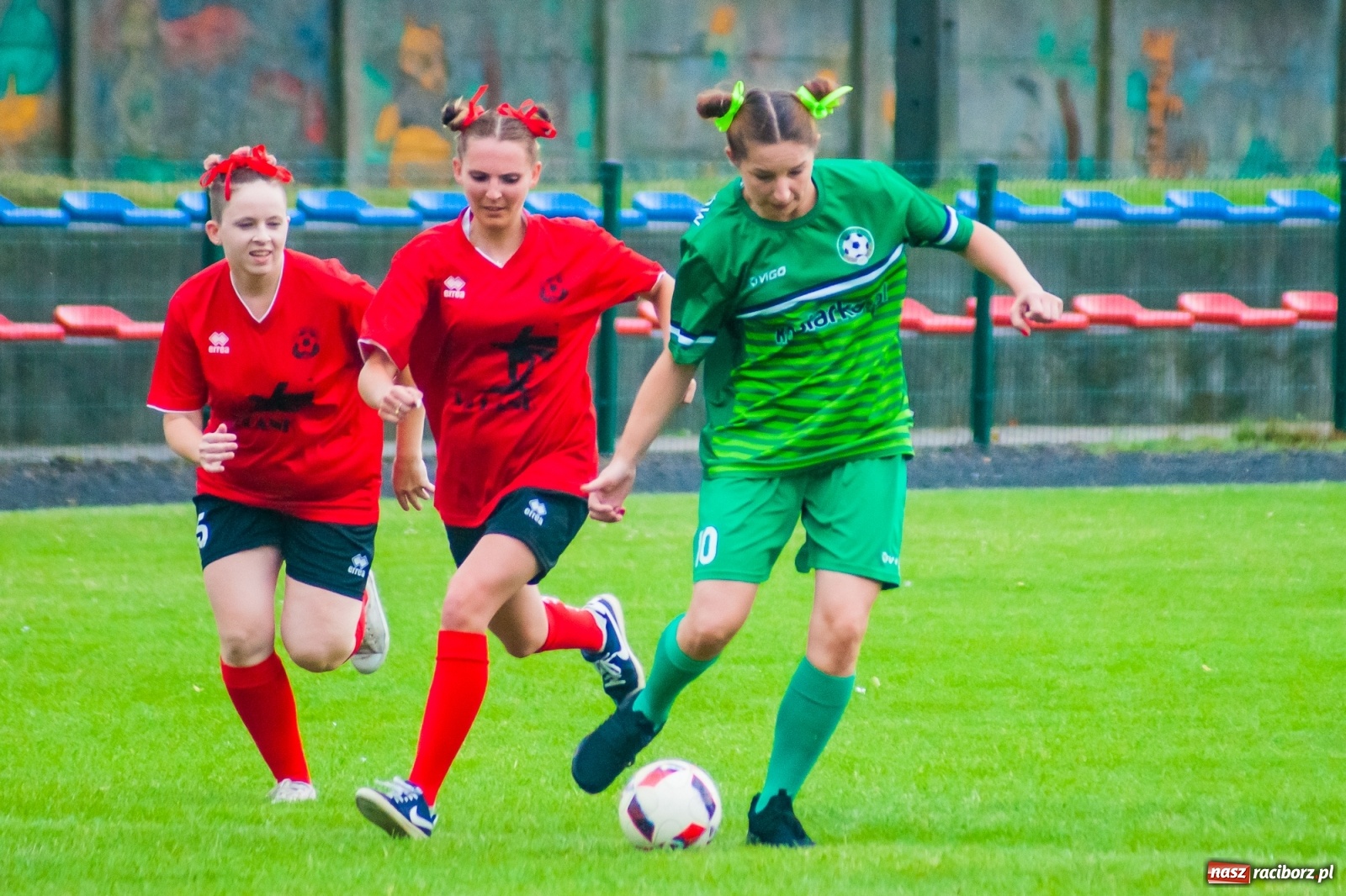 Zdjęcie w galerii na portalu naszraciborz.pl: Kobiece starcie w Tworkowie atrakcją drugiego dnia festynu rodzinnego [FOTO i WIDEO] wiadomości z regionu