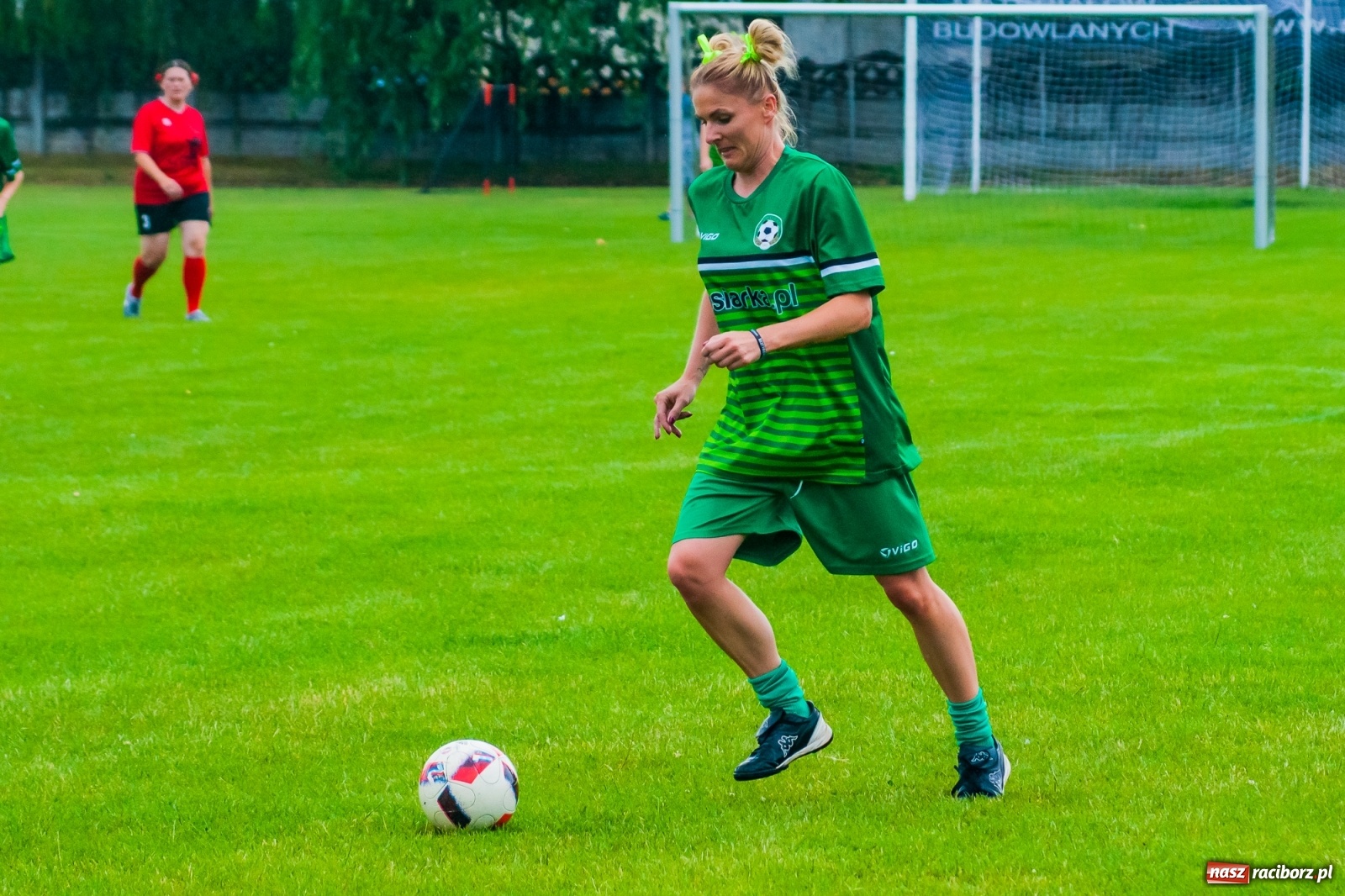 Zdjęcie w galerii na portalu naszraciborz.pl: Kobiece starcie w Tworkowie atrakcją drugiego dnia festynu rodzinnego [FOTO i WIDEO] wiadomości z regionu