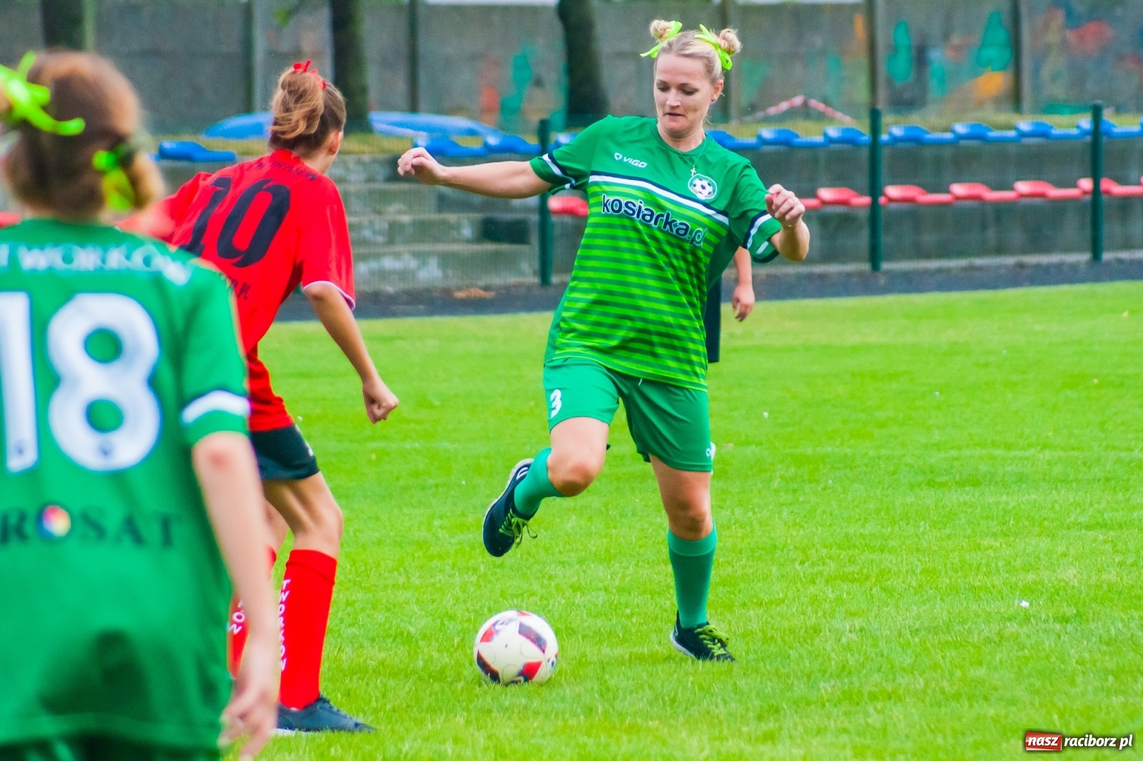 Zdjęcie w galerii na portalu naszraciborz.pl: Kobiece starcie w Tworkowie atrakcją drugiego dnia festynu rodzinnego [FOTO i WIDEO] wiadomości z regionu