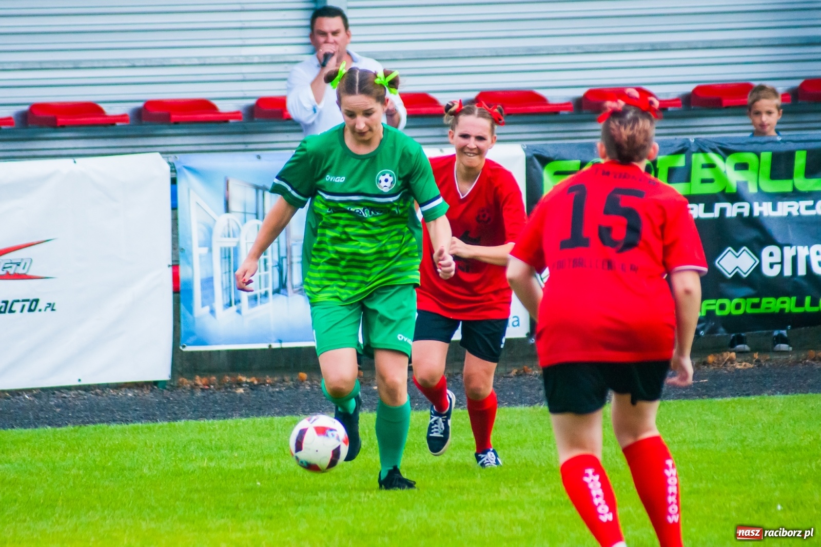 Zdjęcie w galerii na portalu naszraciborz.pl: Kobiece starcie w Tworkowie atrakcją drugiego dnia festynu rodzinnego [FOTO i WIDEO] wiadomości z regionu