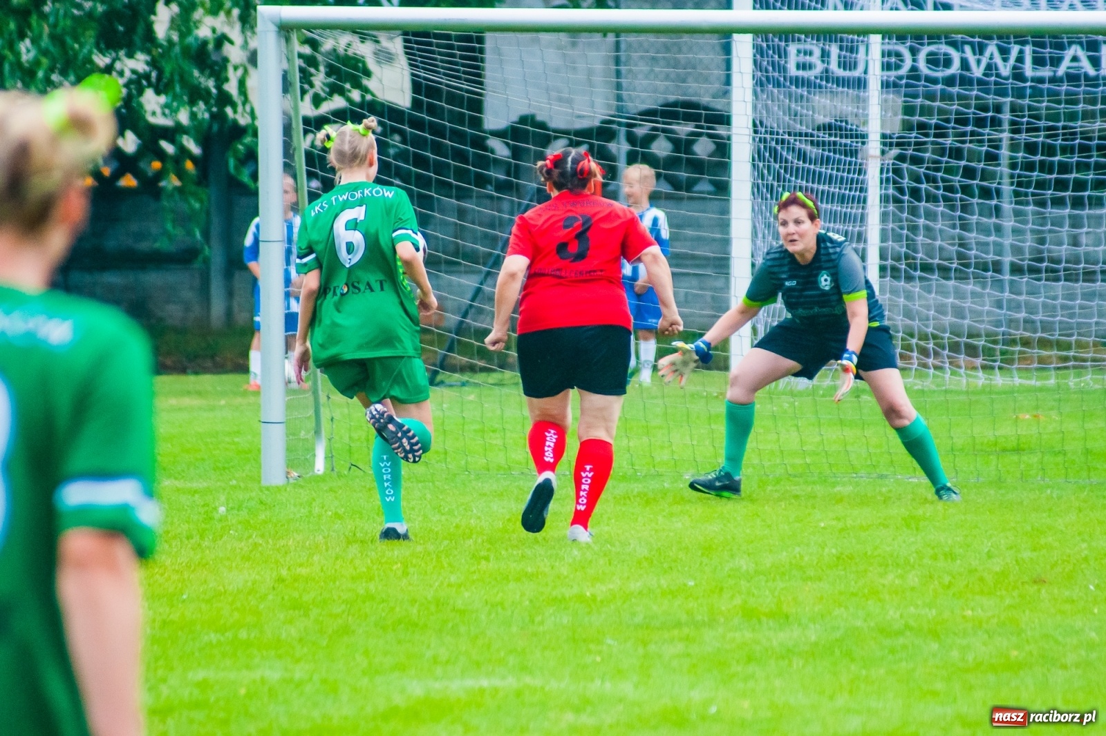 Zdjęcie w galerii na portalu naszraciborz.pl: Kobiece starcie w Tworkowie atrakcją drugiego dnia festynu rodzinnego [FOTO i WIDEO] wiadomości z regionu
