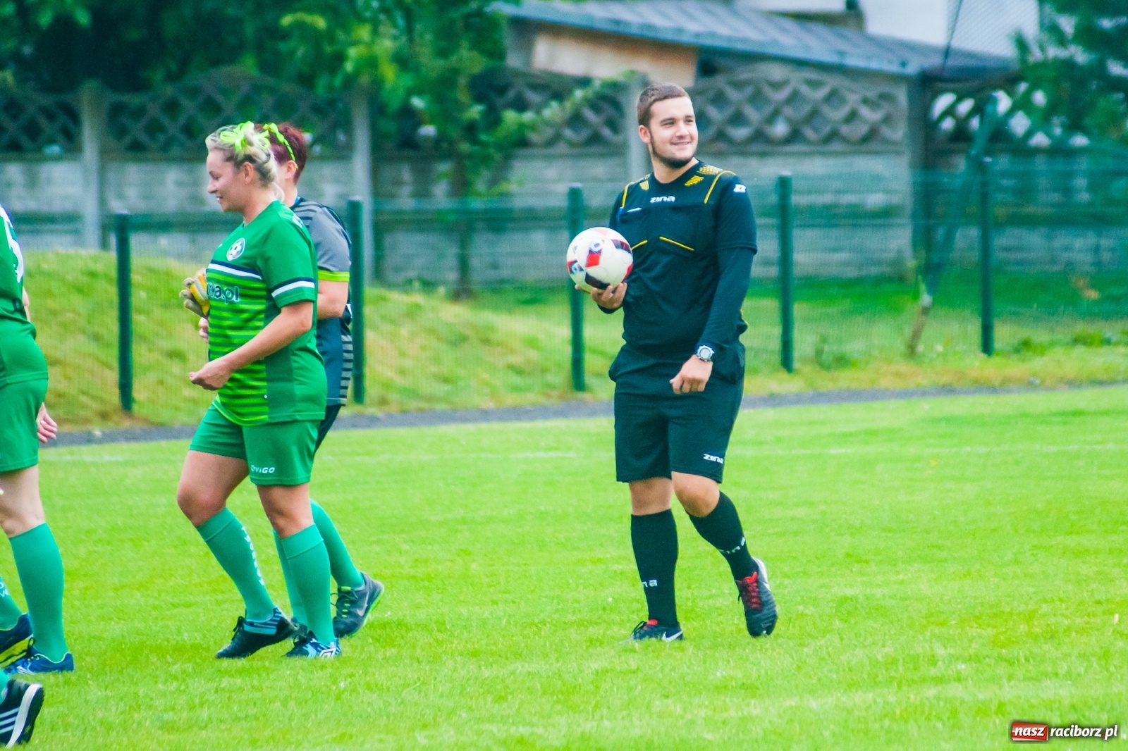 Zdjęcie w galerii na portalu naszraciborz.pl: Kobiece starcie w Tworkowie atrakcją drugiego dnia festynu rodzinnego [FOTO i WIDEO] wiadomości z regionu