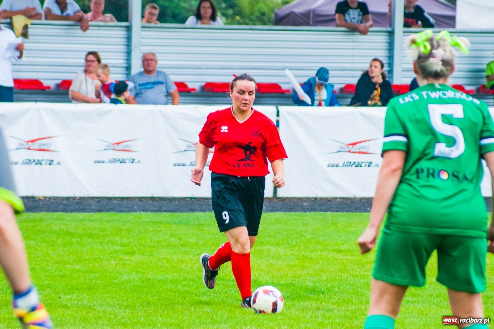 Zdjęcie w galerii na portalu naszraciborz.pl: Kobiece starcie w Tworkowie atrakcją drugiego dnia festynu rodzinnego [FOTO i WIDEO] wiadomości z regionu