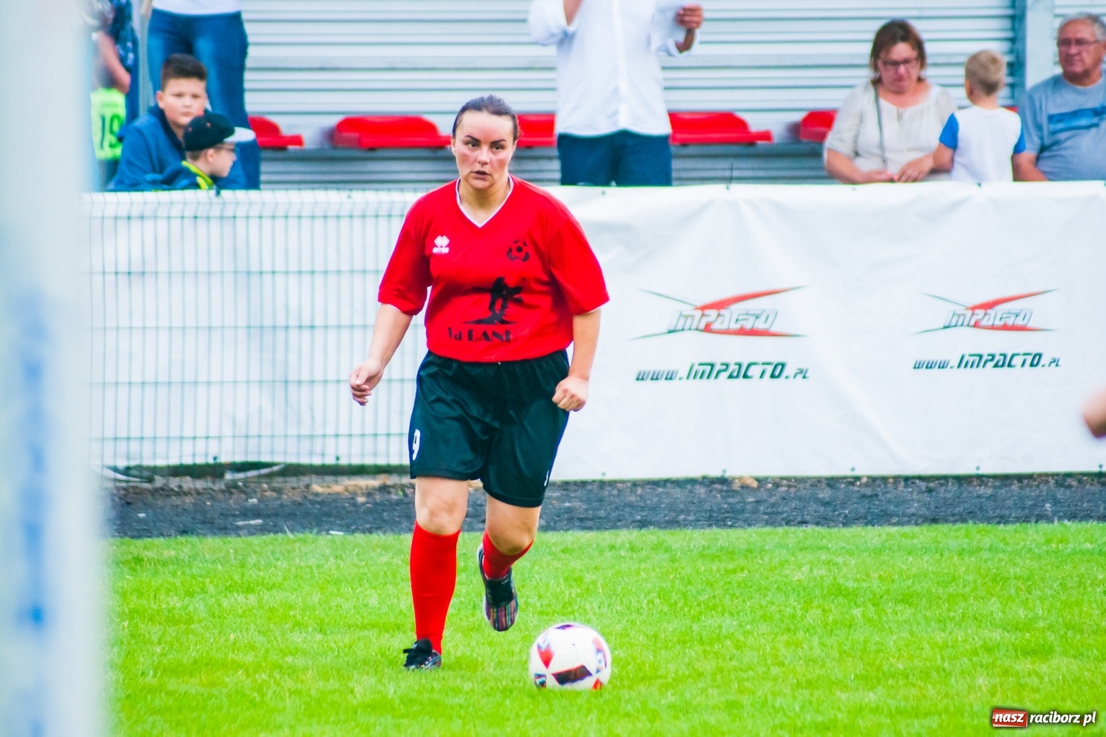 Zdjęcie w galerii na portalu naszraciborz.pl: Kobiece starcie w Tworkowie atrakcją drugiego dnia festynu rodzinnego [FOTO i WIDEO] wiadomości z regionu