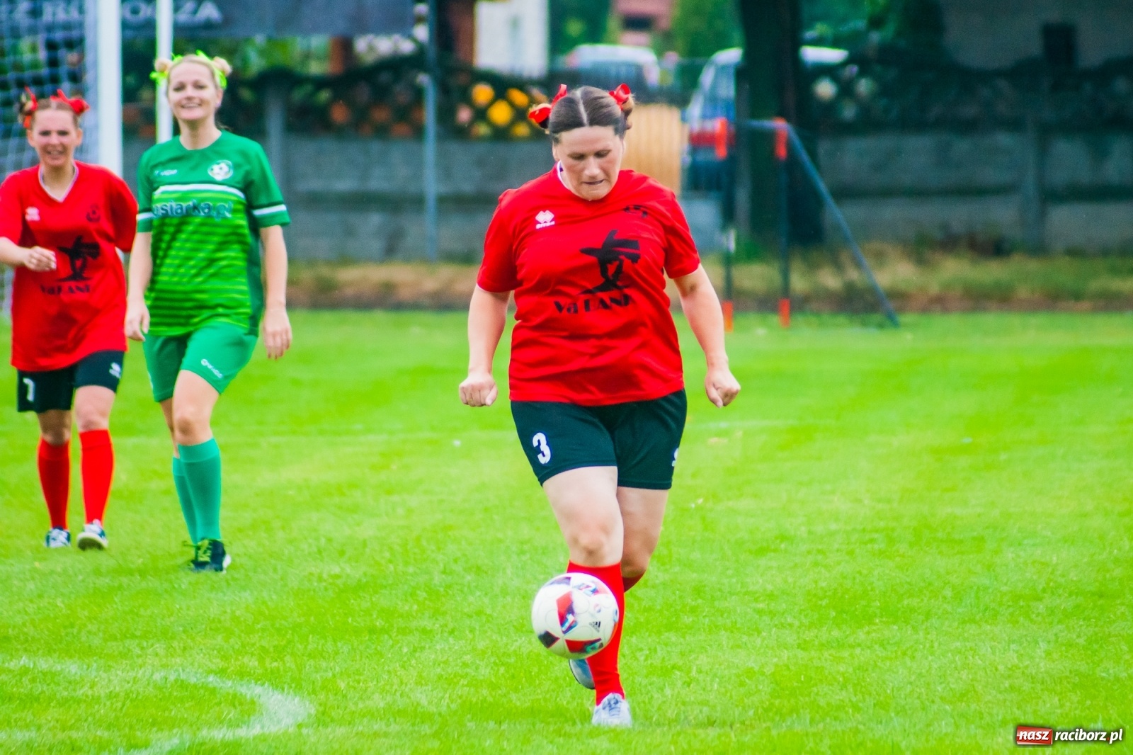 Zdjęcie w galerii na portalu naszraciborz.pl: Kobiece starcie w Tworkowie atrakcją drugiego dnia festynu rodzinnego [FOTO i WIDEO] wiadomości z regionu