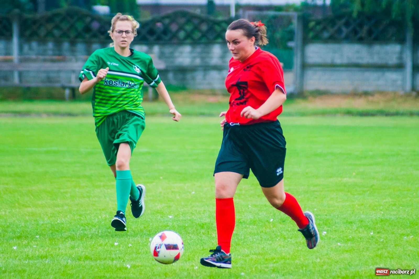 Zdjęcie w galerii na portalu naszraciborz.pl: Kobiece starcie w Tworkowie atrakcją drugiego dnia festynu rodzinnego [FOTO i WIDEO] wiadomości z regionu