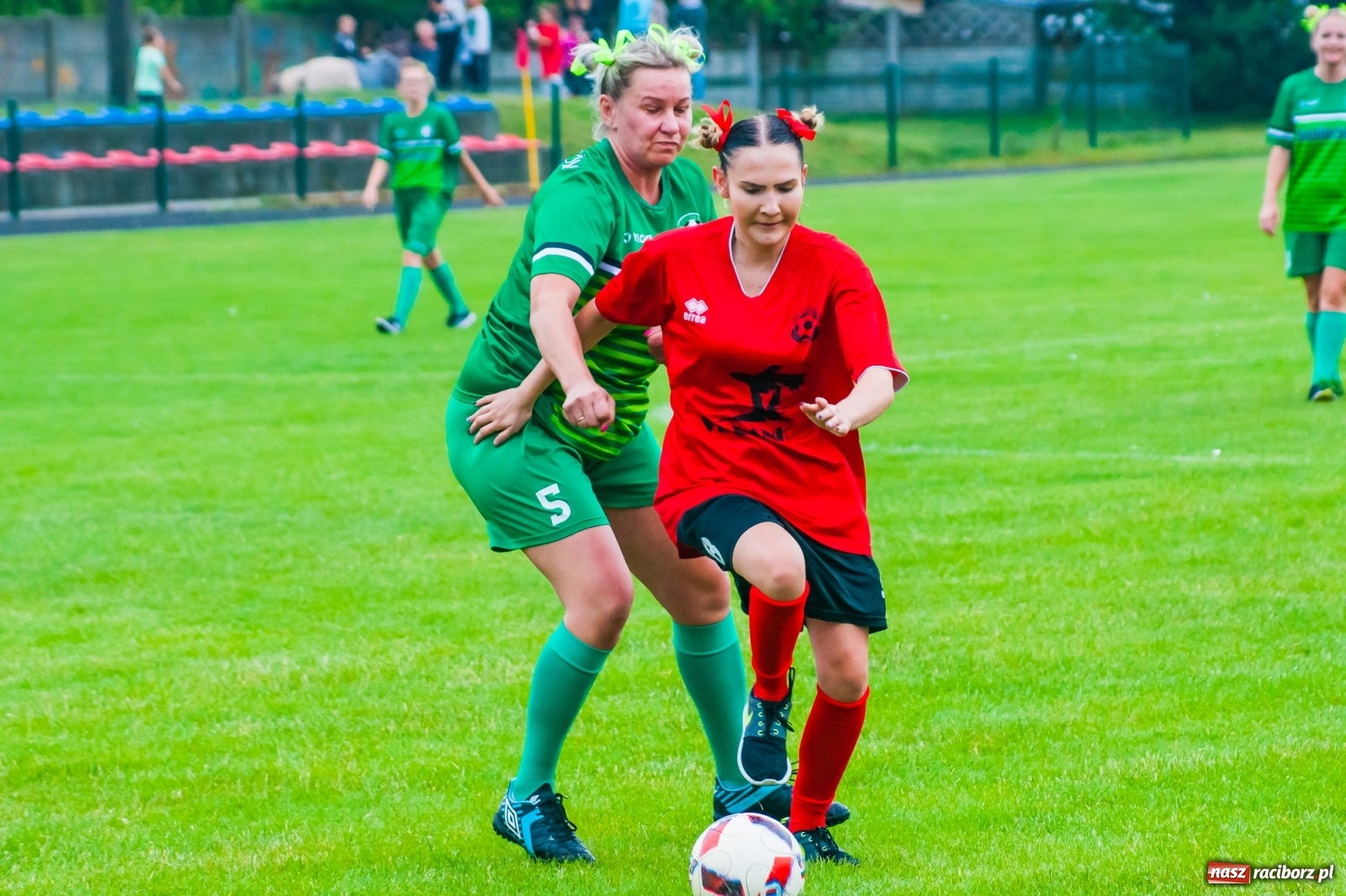 Zdjęcie w galerii na portalu naszraciborz.pl: Kobiece starcie w Tworkowie atrakcją drugiego dnia festynu rodzinnego [FOTO i WIDEO] wiadomości z regionu