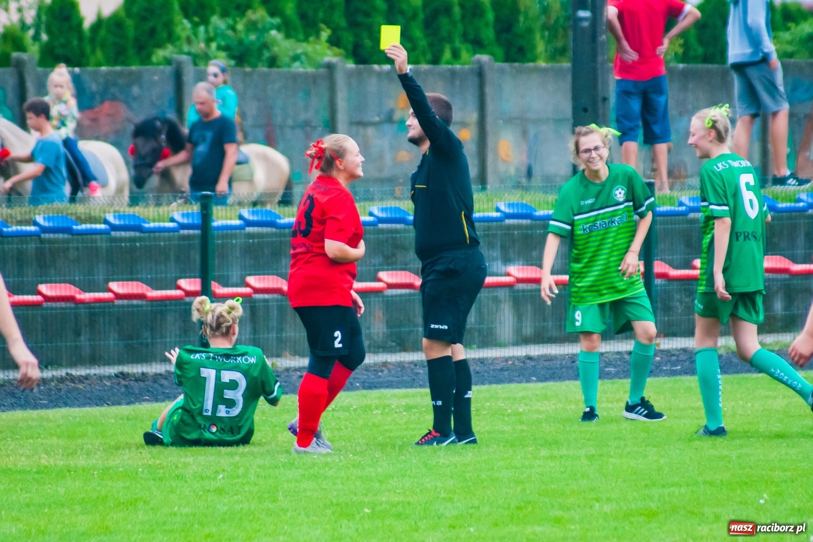 Zdjęcie w galerii na portalu naszraciborz.pl: Kobiece starcie w Tworkowie atrakcją drugiego dnia festynu rodzinnego [FOTO i WIDEO] wiadomości z regionu