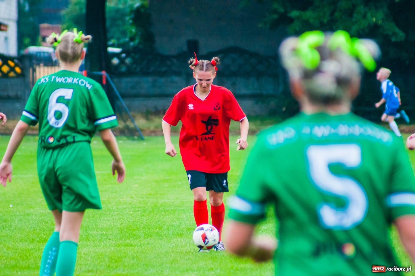 Zdjęcie w galerii na portalu naszraciborz.pl: Kobiece starcie w Tworkowie atrakcją drugiego dnia festynu rodzinnego [FOTO i WIDEO] wiadomości z regionu