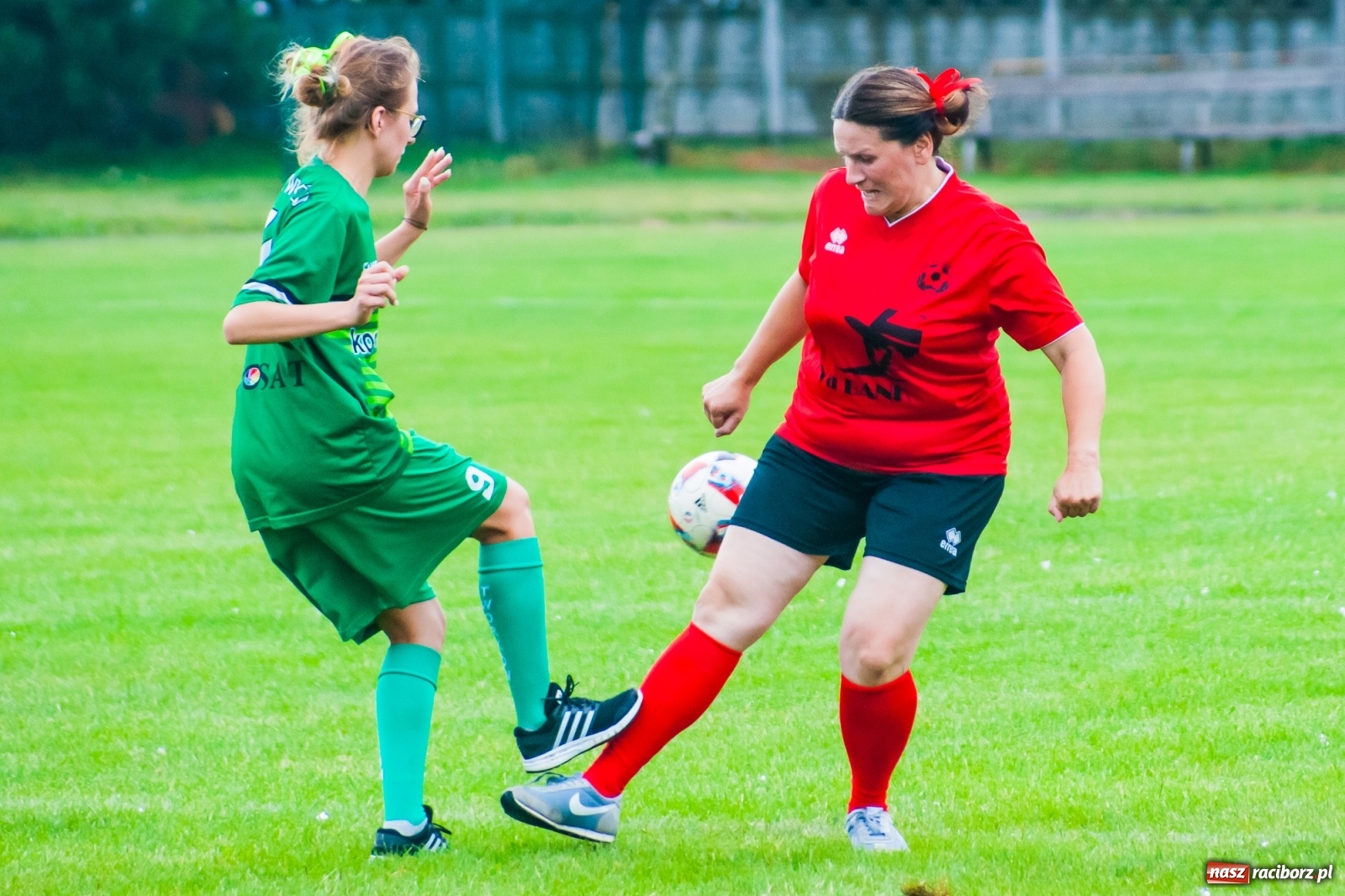Zdjęcie w galerii na portalu naszraciborz.pl: Kobiece starcie w Tworkowie atrakcją drugiego dnia festynu rodzinnego [FOTO i WIDEO] wiadomości z regionu