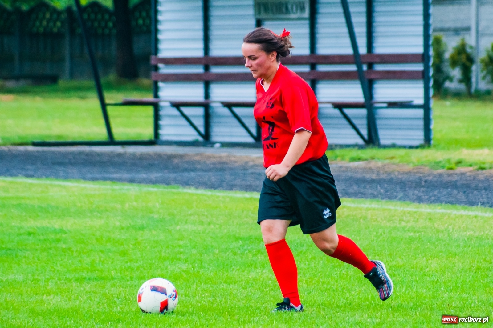 Zdjęcie w galerii na portalu naszraciborz.pl: Kobiece starcie w Tworkowie atrakcją drugiego dnia festynu rodzinnego [FOTO i WIDEO] wiadomości z regionu