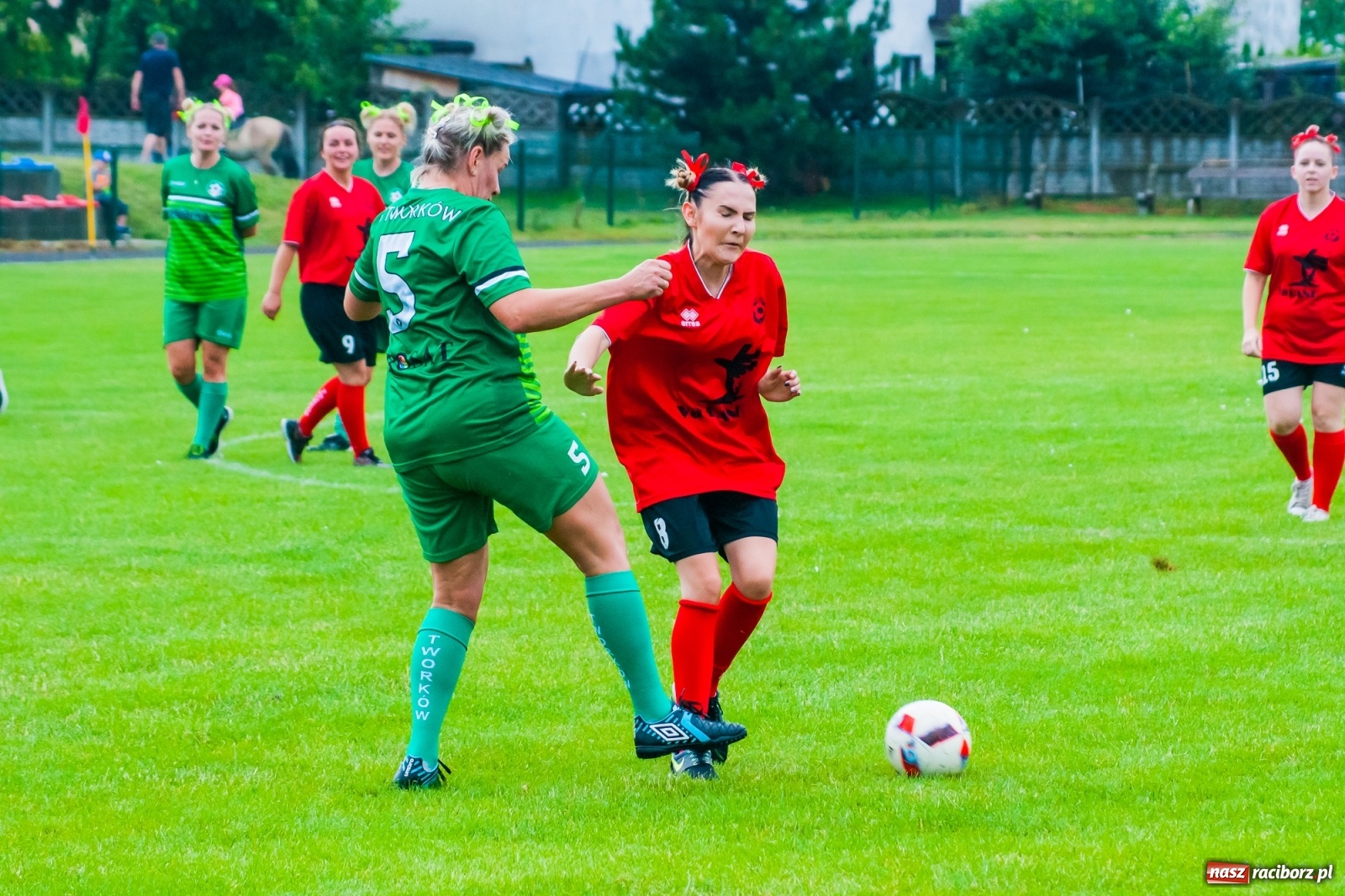 Zdjęcie w galerii na portalu naszraciborz.pl: Kobiece starcie w Tworkowie atrakcją drugiego dnia festynu rodzinnego [FOTO i WIDEO] wiadomości z regionu