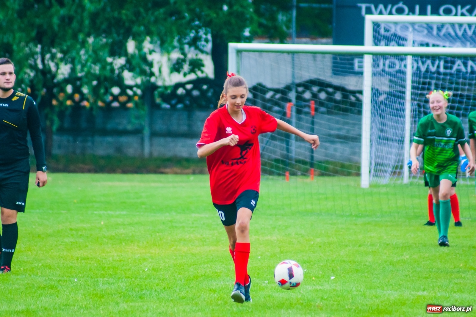 Zdjęcie w galerii na portalu naszraciborz.pl: Kobiece starcie w Tworkowie atrakcją drugiego dnia festynu rodzinnego [FOTO i WIDEO] wiadomości z regionu