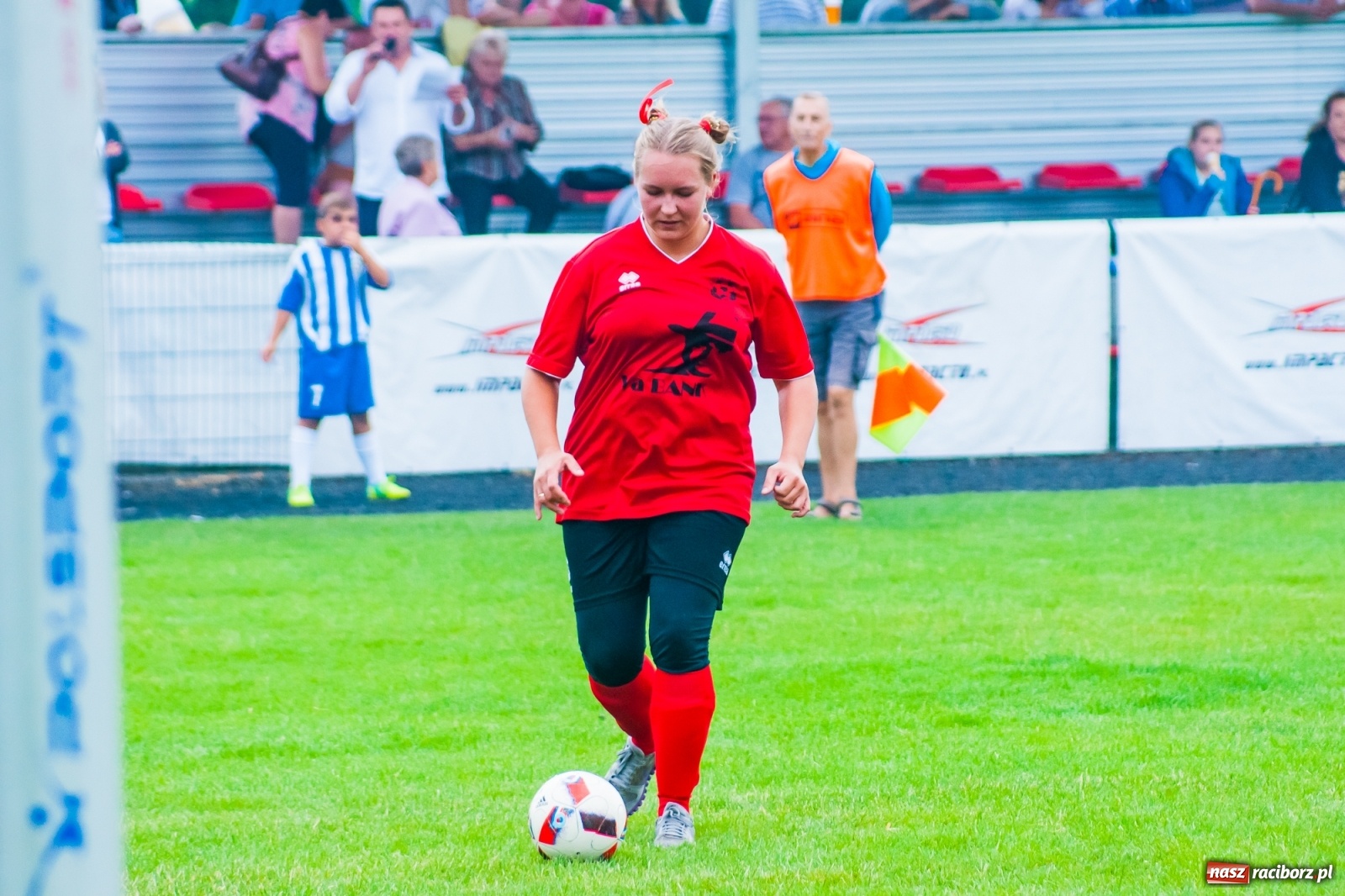 Zdjęcie w galerii na portalu naszraciborz.pl: Kobiece starcie w Tworkowie atrakcją drugiego dnia festynu rodzinnego [FOTO i WIDEO] wiadomości z regionu