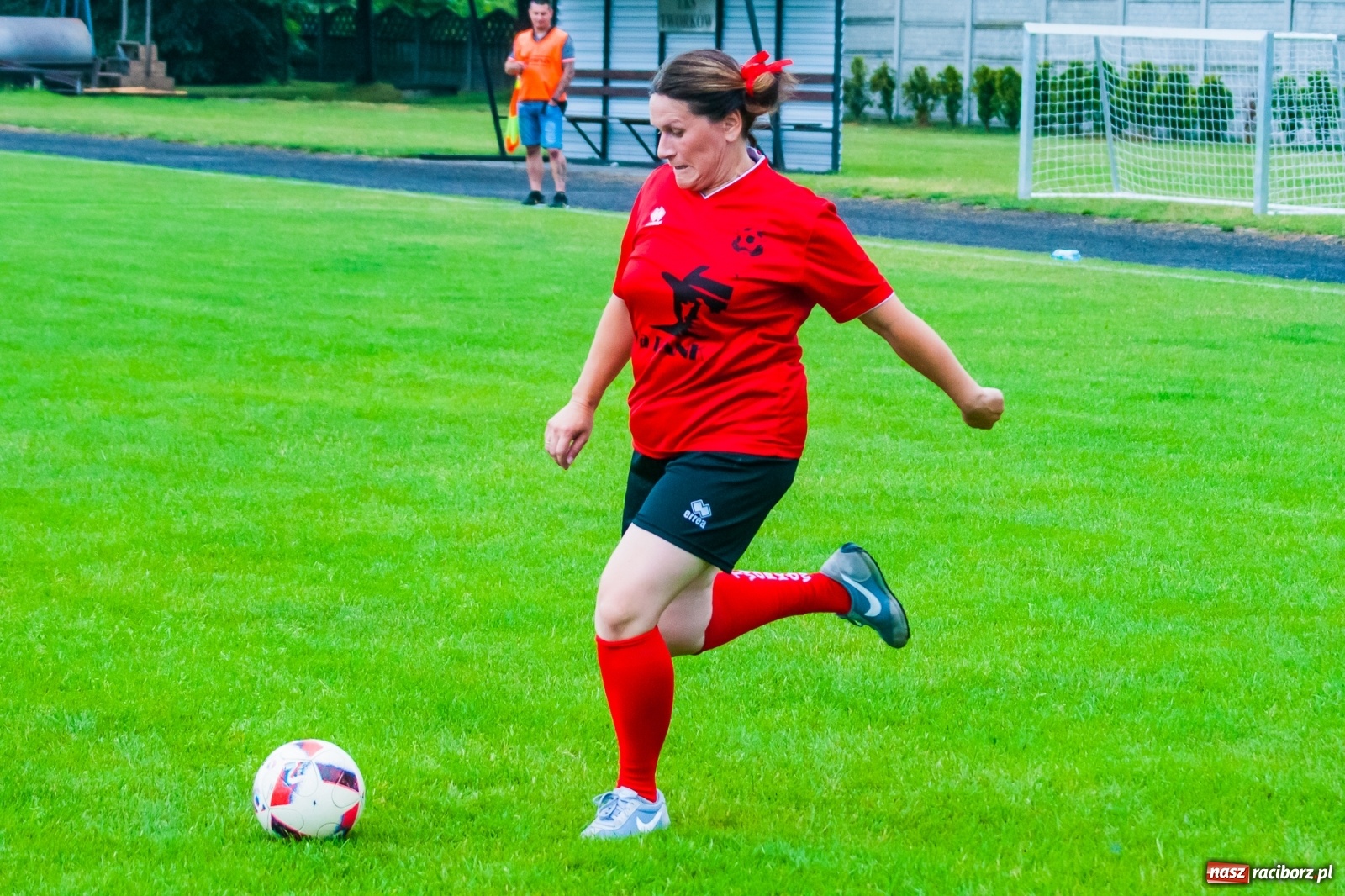 Zdjęcie w galerii na portalu naszraciborz.pl: Kobiece starcie w Tworkowie atrakcją drugiego dnia festynu rodzinnego [FOTO i WIDEO] wiadomości z regionu