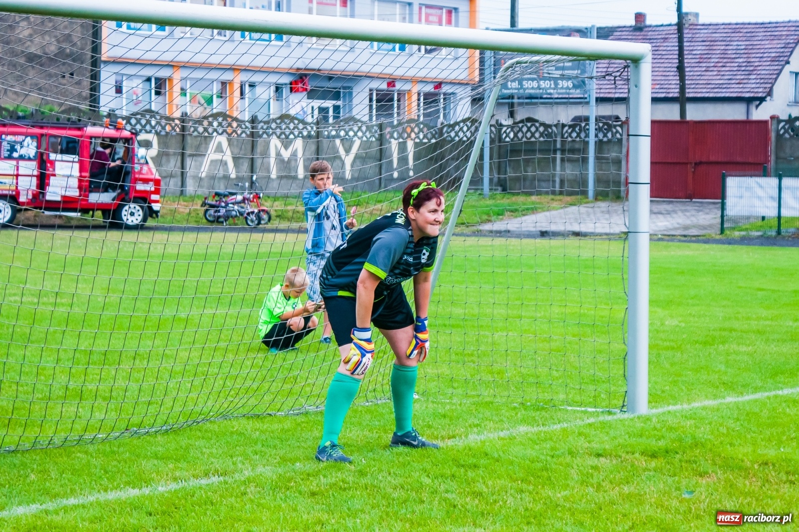Zdjęcie w galerii na portalu naszraciborz.pl: Kobiece starcie w Tworkowie atrakcją drugiego dnia festynu rodzinnego [FOTO i WIDEO] wiadomości z regionu