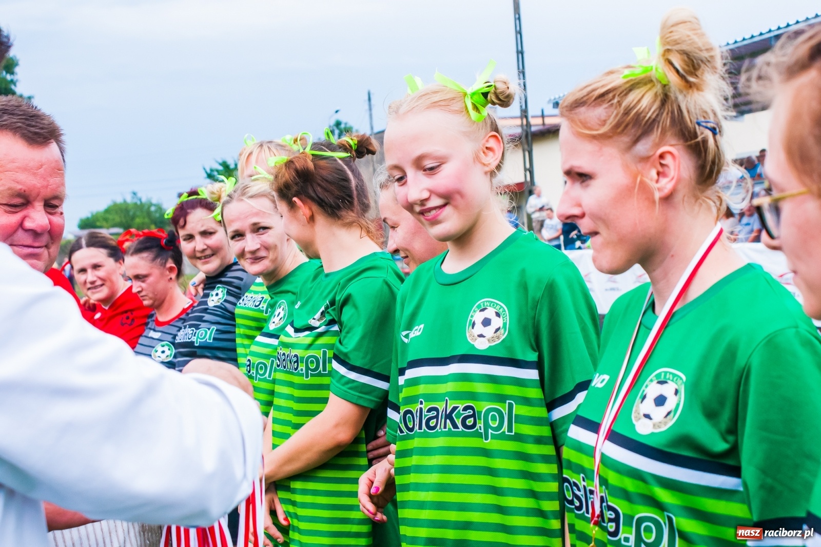 Zdjęcie w galerii na portalu naszraciborz.pl: Kobiece starcie w Tworkowie atrakcją drugiego dnia festynu rodzinnego [FOTO i WIDEO] wiadomości z regionu