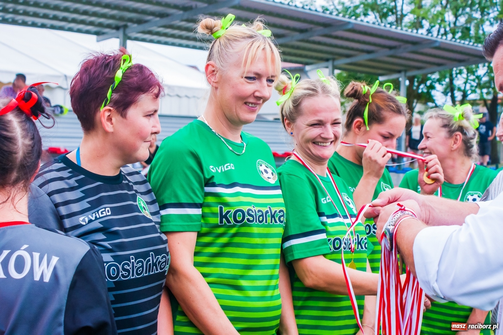 Zdjęcie w galerii na portalu naszraciborz.pl: Kobiece starcie w Tworkowie atrakcją drugiego dnia festynu rodzinnego [FOTO i WIDEO] wiadomości z regionu