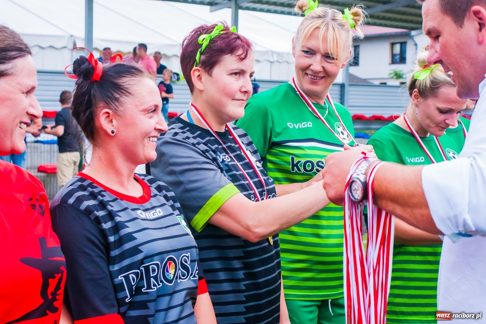 Zdjęcie w galerii na portalu naszraciborz.pl: Kobiece starcie w Tworkowie atrakcją drugiego dnia festynu rodzinnego [FOTO i WIDEO] wiadomości z regionu